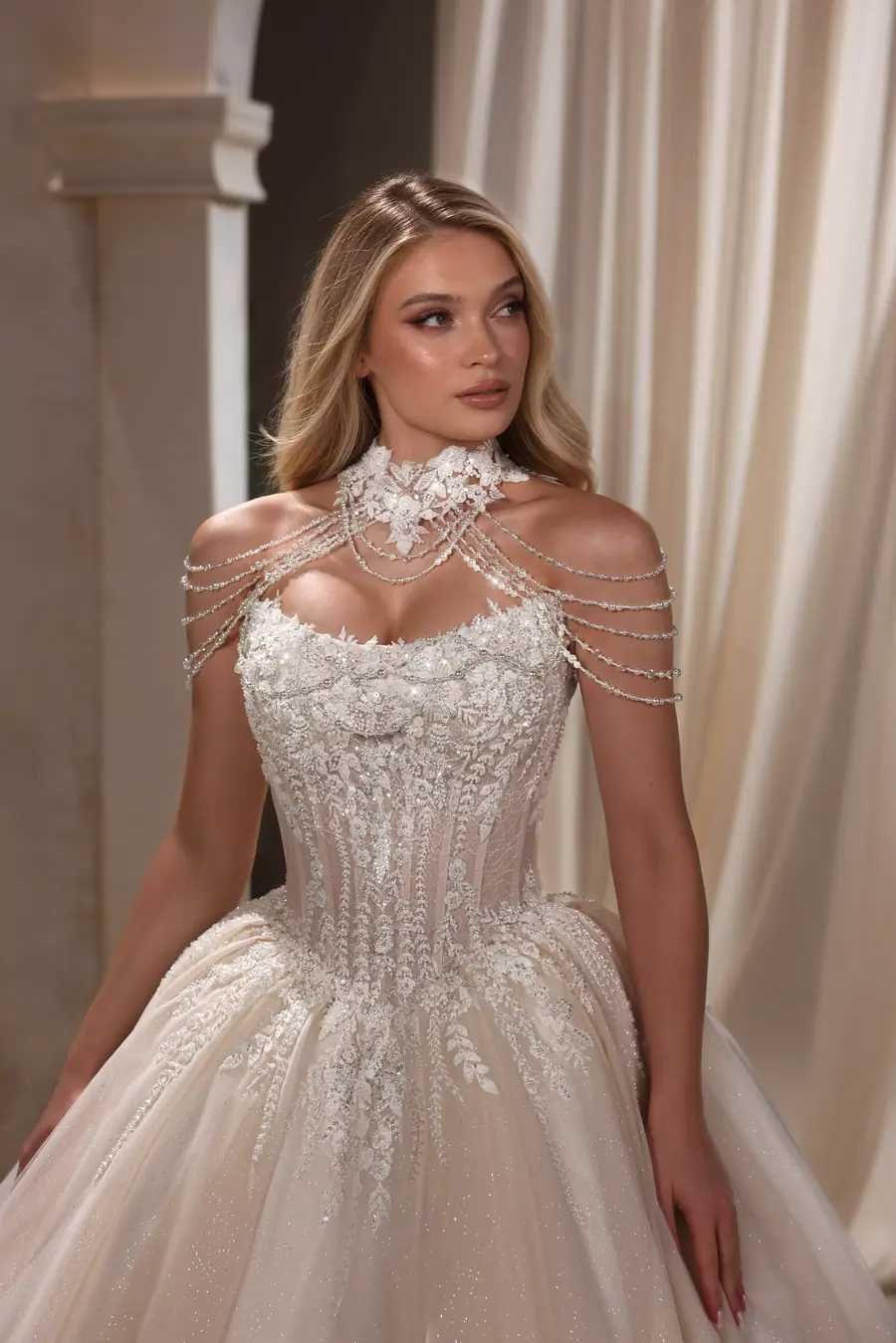 Tendances mariage 2027 à La Réunion : robes, costumes et cortèges