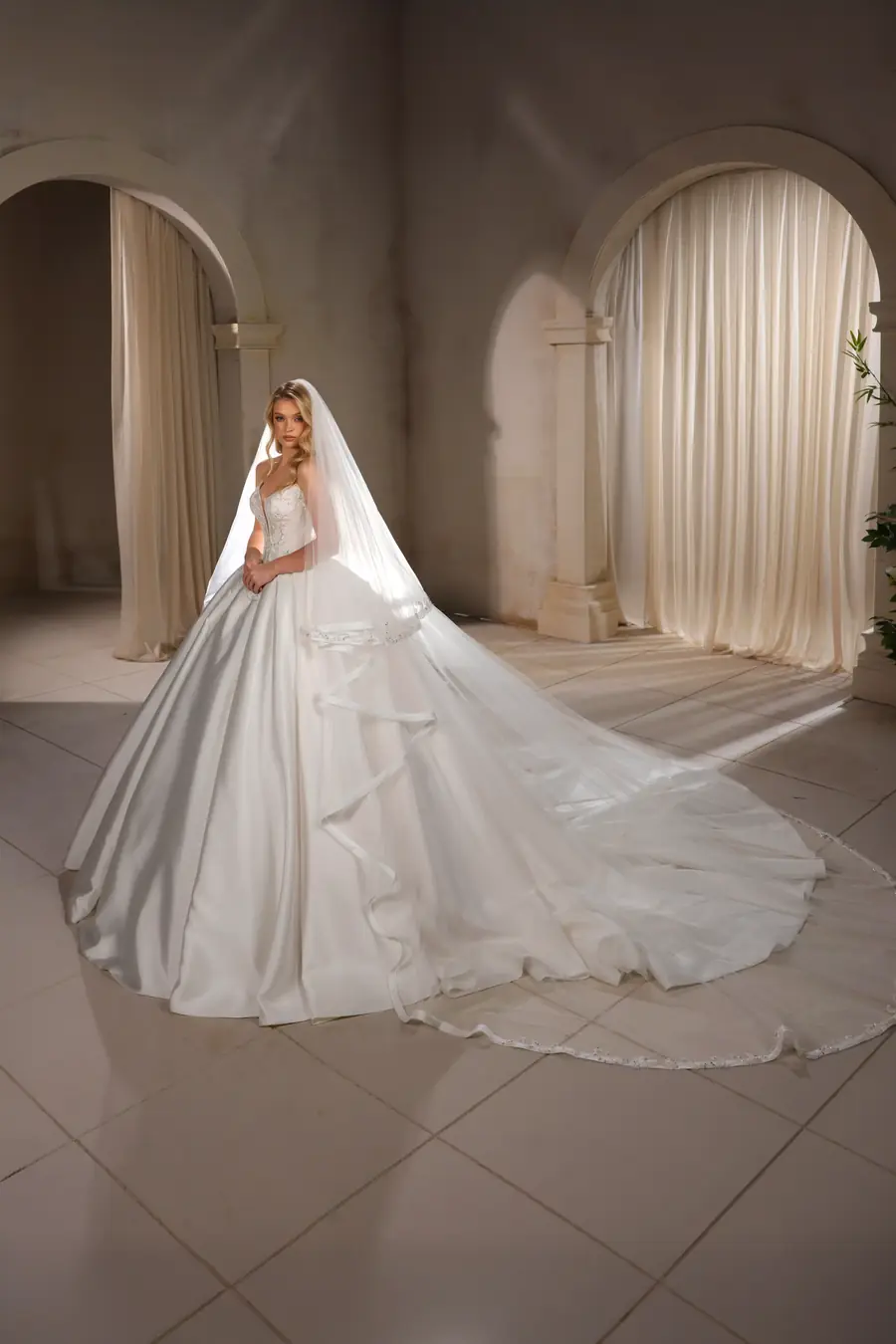 Robe de mariée Vladiyan Royal Modèle 2779, Evelyn Automne-Hiver 2027